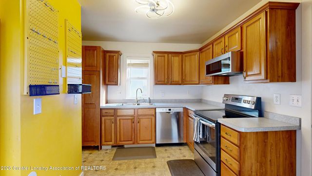 433 Dorrance Place, Lansing, MI 48912