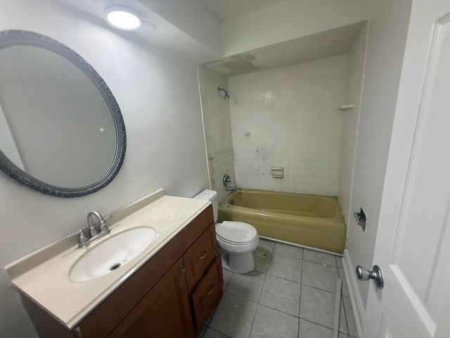 2310 N Harlem Avenue 205, Elmwood Park, IL 60707