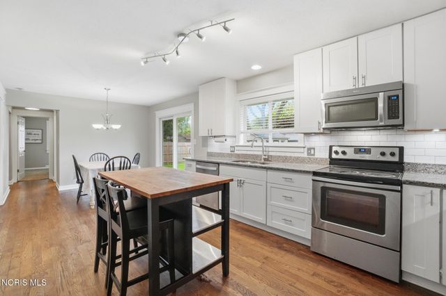 923 Lyn Road, Bowling Green, OH 43402