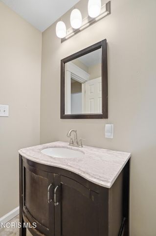 923 Lyn Road, Bowling Green, OH 43402