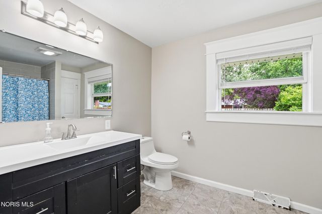 923 Lyn Road, Bowling Green, OH 43402