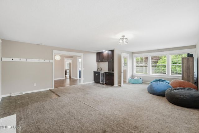 923 Lyn Road, Bowling Green, OH 43402