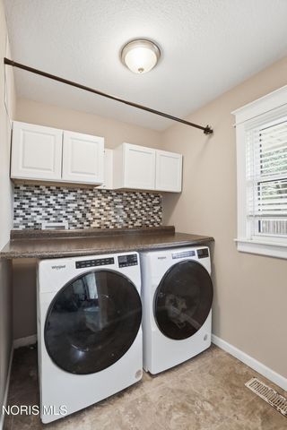 923 Lyn Road, Bowling Green, OH 43402