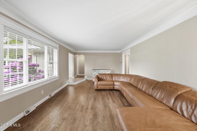923 Lyn Road, Bowling Green, OH 43402