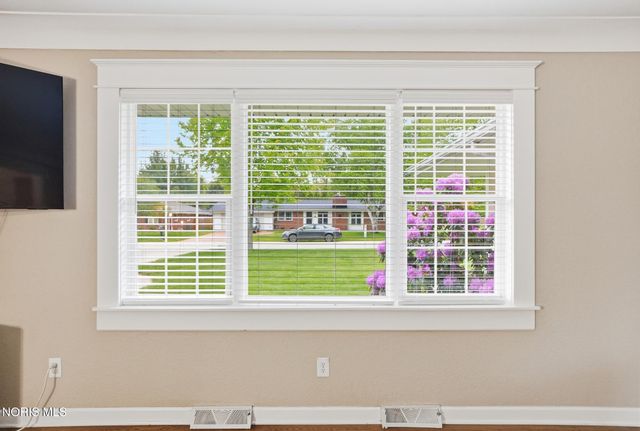 923 Lyn Road, Bowling Green, OH 43402