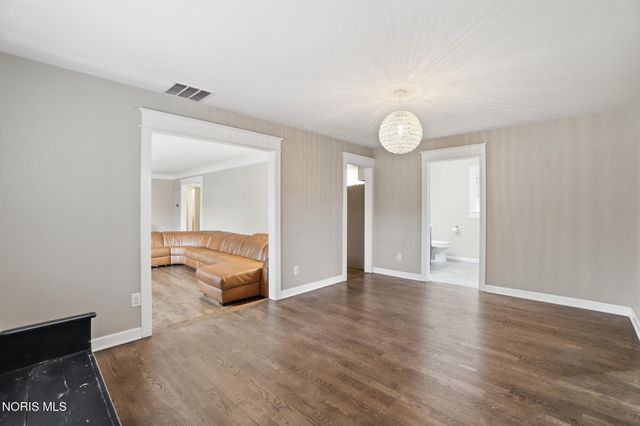 923 Lyn Road, Bowling Green, OH 43402