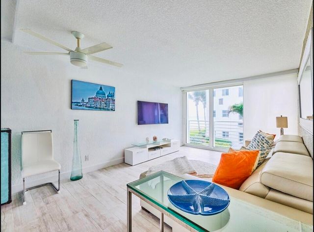 1043 Hillsboro Hillsboro Mile 21c, Hillsboro Beach, FL 33062