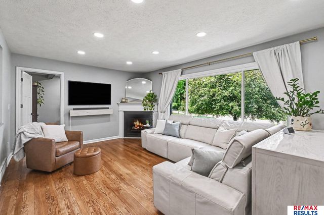 9519 Chicago Street, Omaha, NE 68114