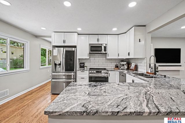 9519 Chicago Street, Omaha, NE 68114
