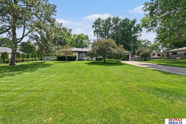 9519 Chicago Street, Omaha, NE 68114