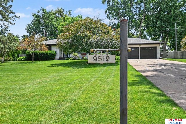 9519 Chicago Street, Omaha, NE 68114