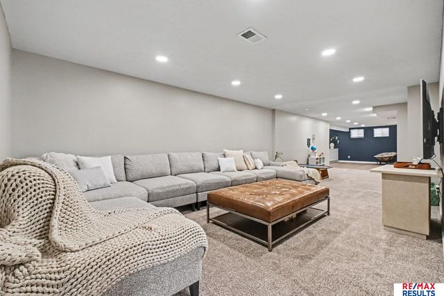 9519 Chicago Street, Omaha, NE 68114