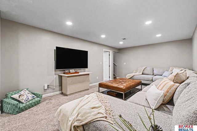 9519 Chicago Street, Omaha, NE 68114