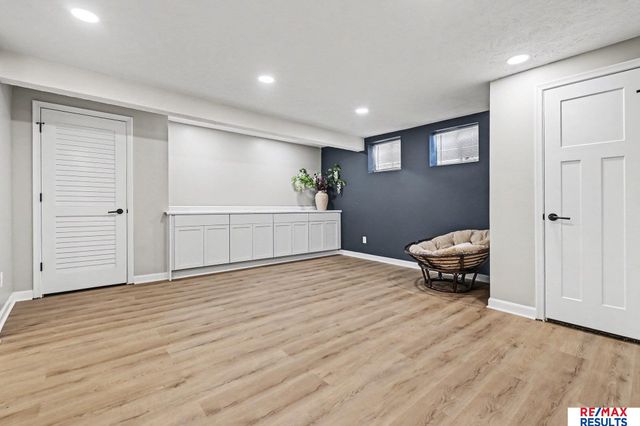 9519 Chicago Street, Omaha, NE 68114
