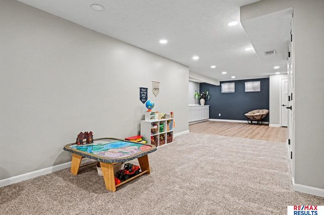 9519 Chicago Street, Omaha, NE 68114