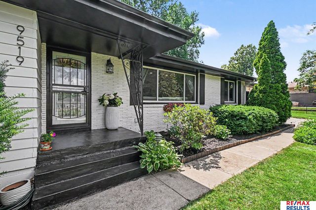 9519 Chicago Street, Omaha, NE 68114