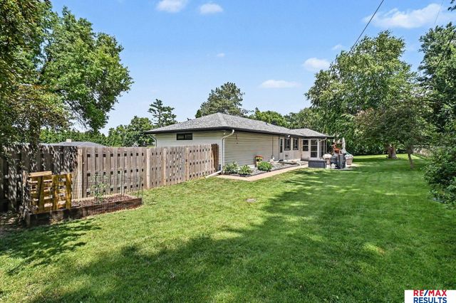 9519 Chicago Street, Omaha, NE 68114