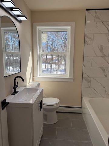 40 Craigie Ave, Haverhill, MA 01830