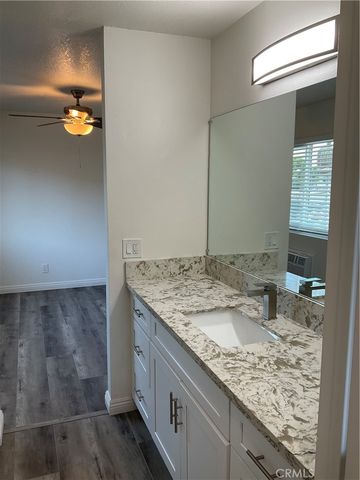 336 W La Veta Avenue D, Orange, CA 92866