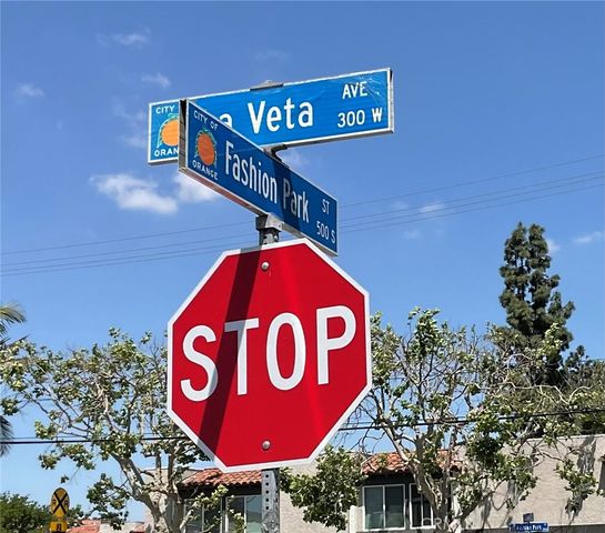 336 W La Veta Avenue D, Orange, CA 92866