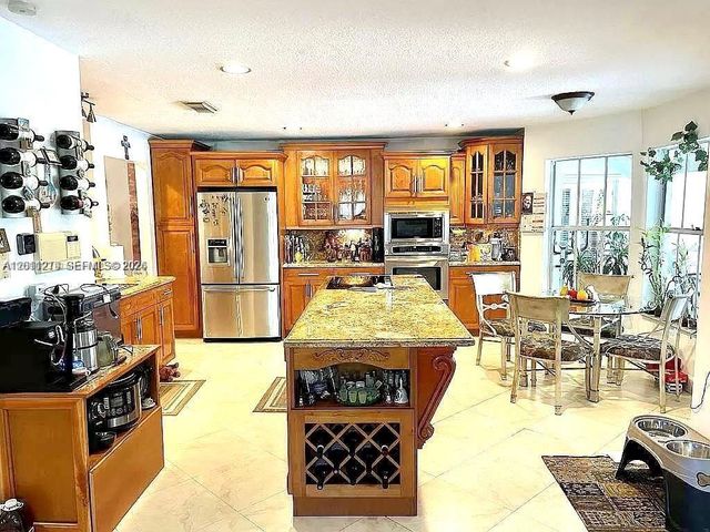12421 SW 76th St, Miami, FL 33183