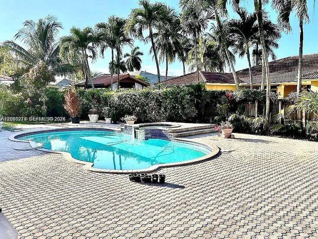 12421 SW 76th St, Miami, FL 33183