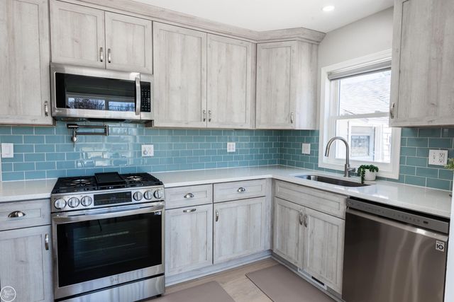 4134 N River Road, Fort Gratiot Twp, MI 48059