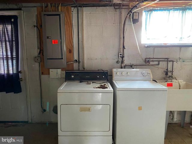 907 STORMONT CIR, Baltimore, MD 21227