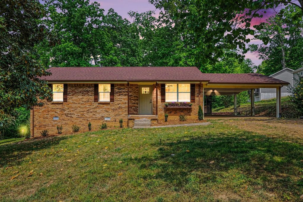160 N Poole St, Ashland City, TN 37015