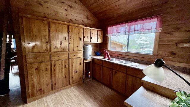 3162 Northcutts Cove Rd, Beersheba Springs, TN 37305