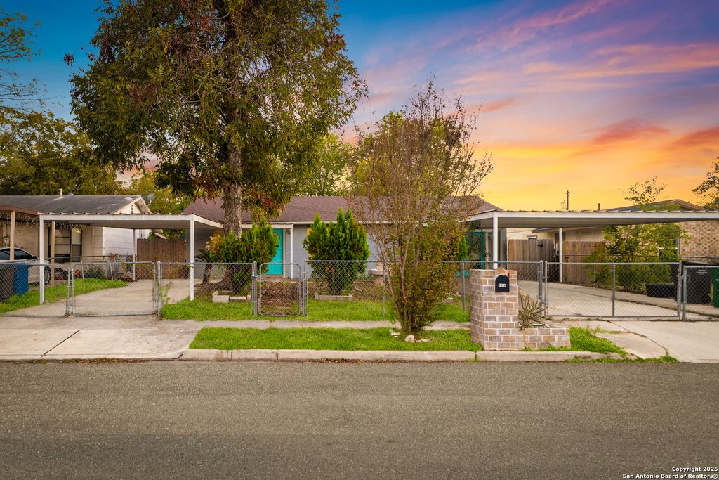 1934 Duluth Dr, San Antonio, TX 78224
