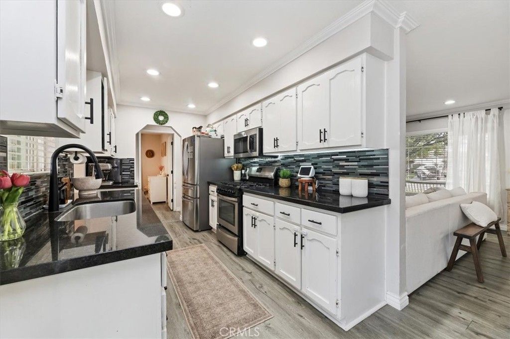 Image 15 of property listing at 9075 Delano Drive, Riverside, CA 92503