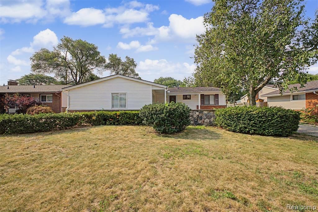 37091 Gilchrist Street, Westland, MI 48186