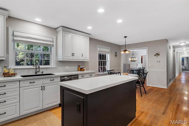 13021 Saller Drive, Sunset Hills, MO 63127