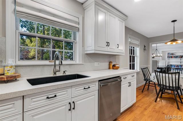 13021 Saller Drive, Sunset Hills, MO 63127