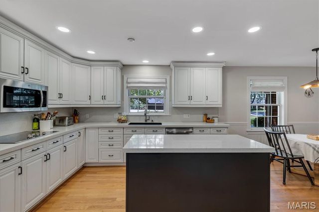 13021 Saller Drive, Sunset Hills, MO 63127