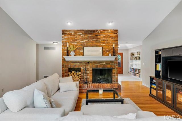 13021 Saller Drive, Sunset Hills, MO 63127