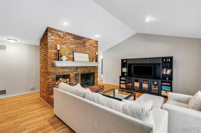 13021 Saller Drive, Sunset Hills, MO 63127