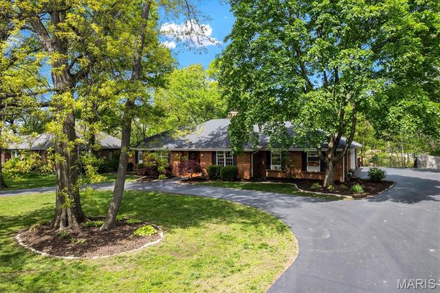 13021 Saller Drive, Sunset Hills, MO 63127