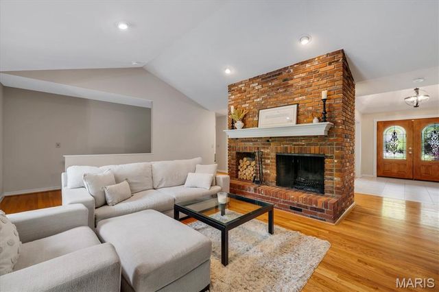 13021 Saller Drive, Sunset Hills, MO 63127