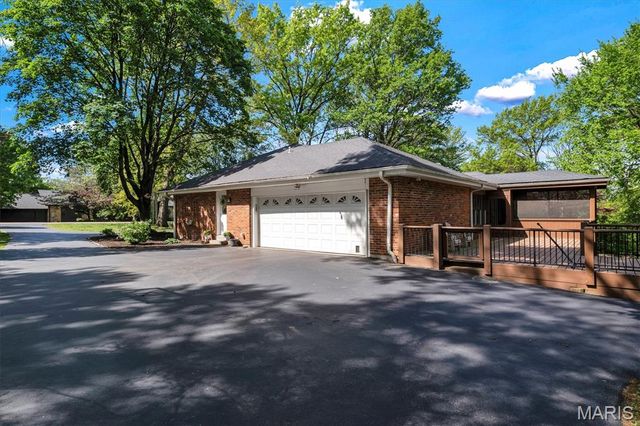 13021 Saller Drive, Sunset Hills, MO 63127