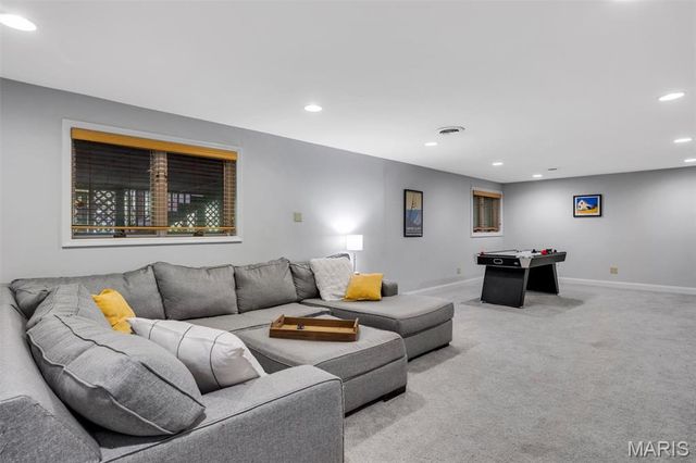 13021 Saller Drive, Sunset Hills, MO 63127