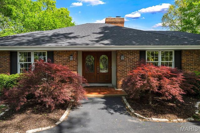 13021 Saller Drive, Sunset Hills, MO 63127