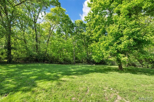 13021 Saller Drive, Sunset Hills, MO 63127