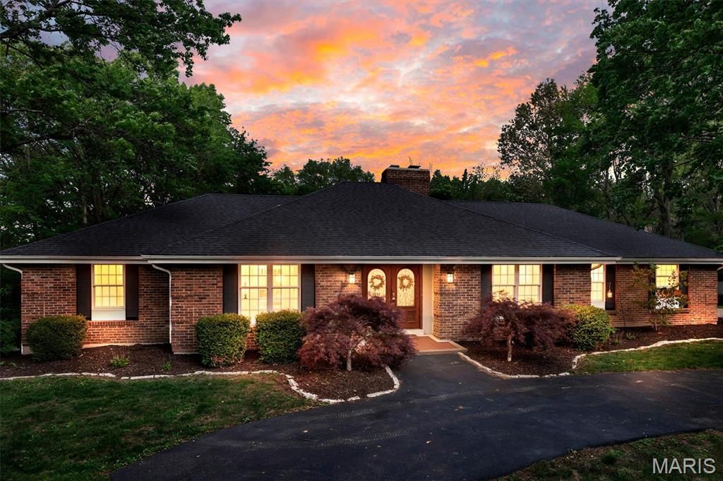13021 Saller Drive, Sunset Hills, MO 63127
