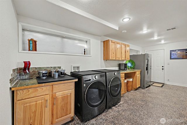 3739 S 243rd Street, Kent, WA 98032