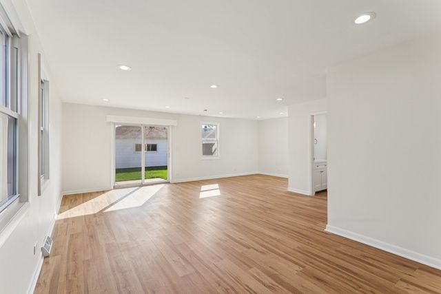 1645 N 23rd Avenue, Melrose Park, IL 60160