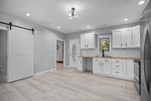 1600 N SUPERIOR STREET, Appleton, WI 54911