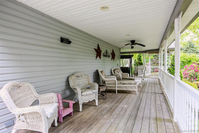 8 Frontier Trail, Manorville, NY 11949
