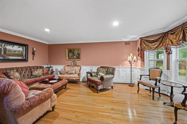 8 Frontier Trail, Manorville, NY 11949